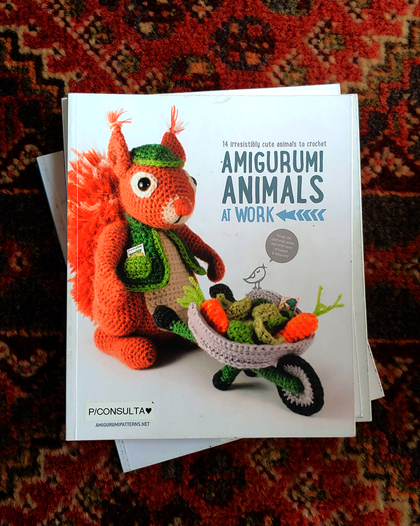 Foto do produto Amigurumi Animals at Work: 14 Irresistibly Cute Animals to Crochet