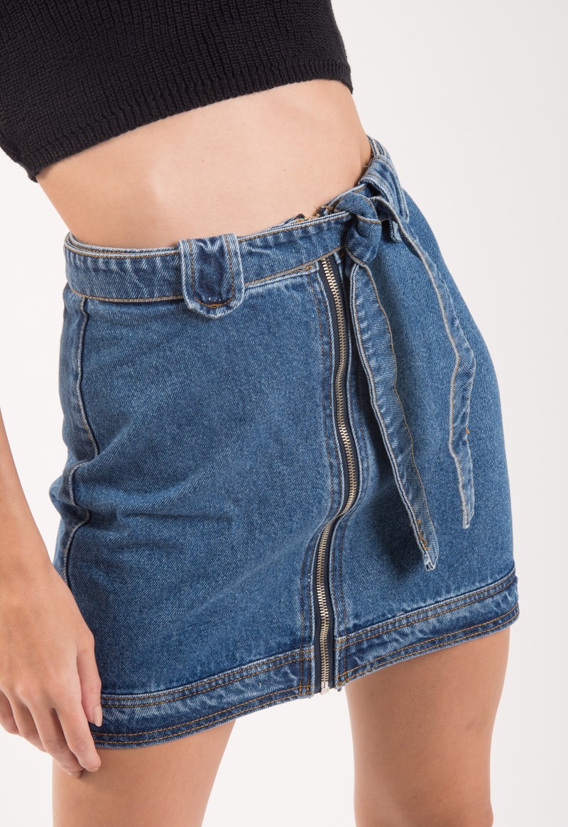 foto de saia jeans com ziper na frente