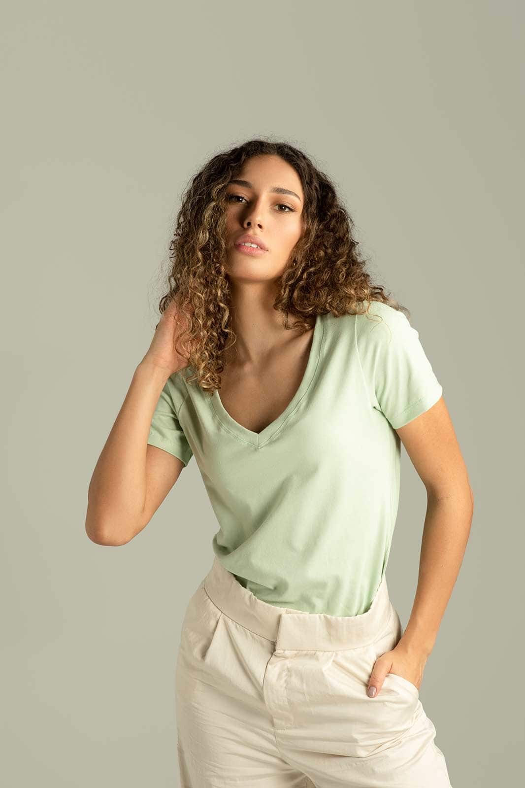 T-Shirt Comfy Algodão Premium Decote V Pistache